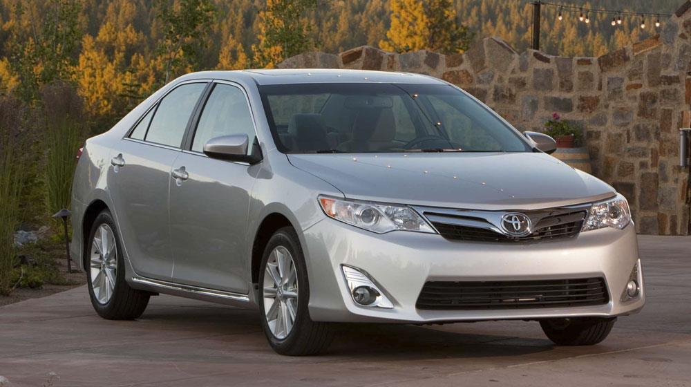 2014-toyota-camry-front-three-quarters-(1).jpg