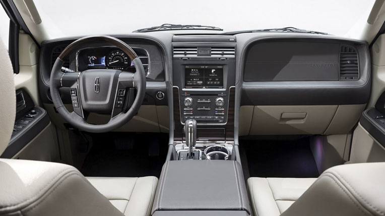 Navigator-vs-Escalade-25.jpg