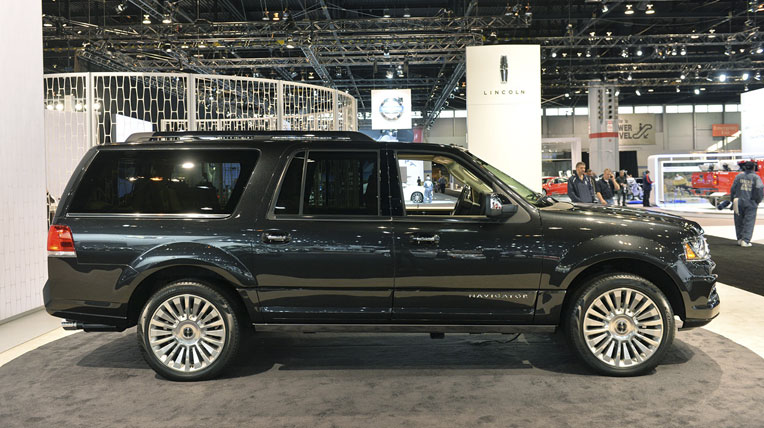 05-2015-lincoln-navigator-chicago-1.jpg