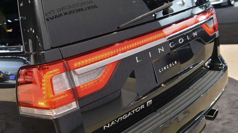 11-2015-lincoln-navigator-chicago-1.jpg