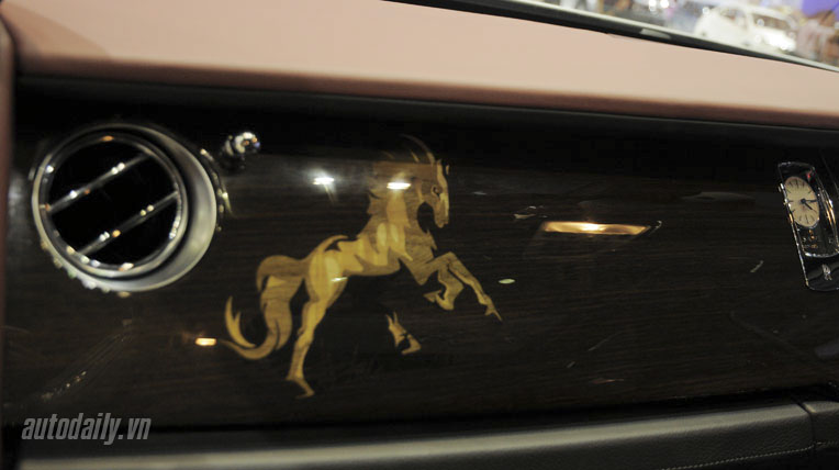 rolls-royce-ghost-horse-bangkok-2014%20(18).jpg