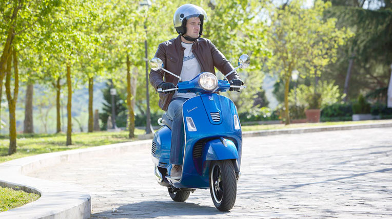 autodaily--Vespa-GTS-2015-(9).jpg