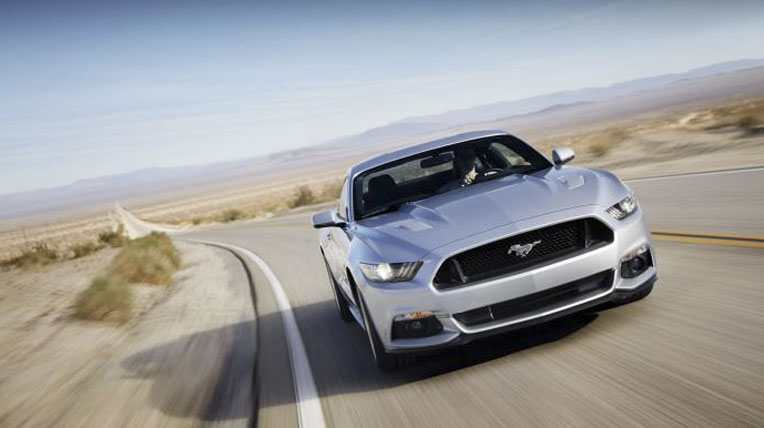 Ford Mustang 2015 có giá từ 24.425 USD