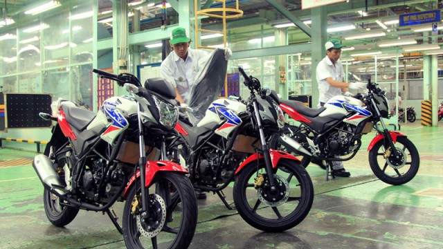 Giá rẻ, Honda CB150R StreetFire khiến người mua "phát sốt"