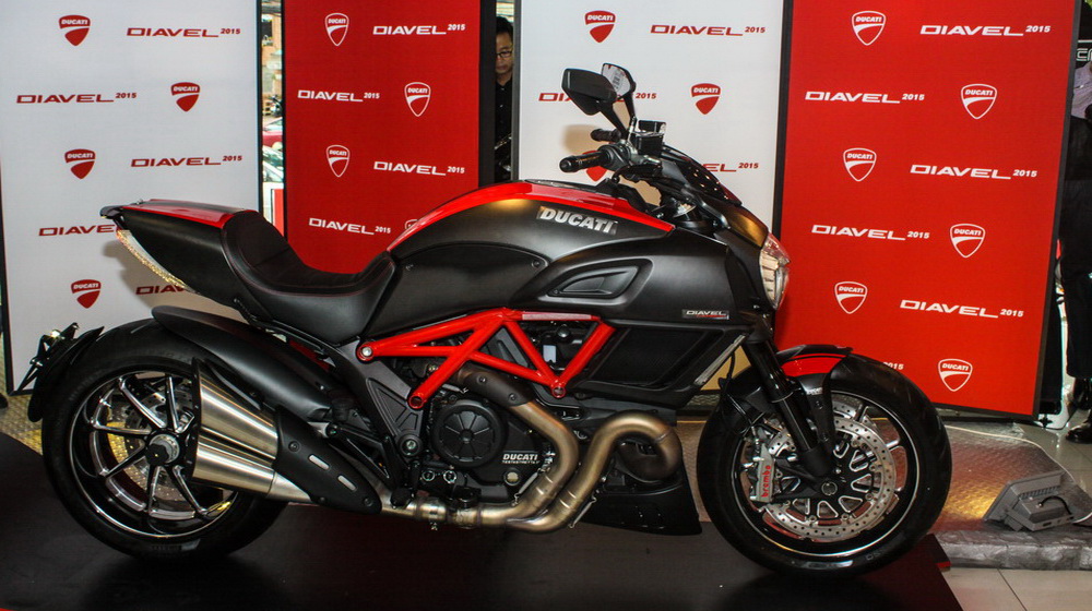 Diavel%202015%20(1).jpg