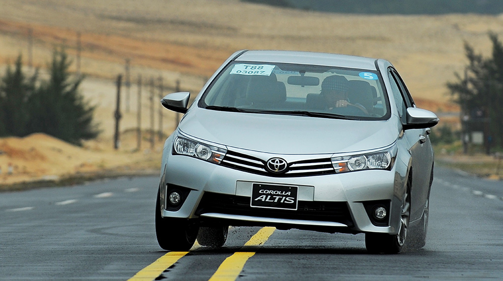 Corolla-Altis-2014-12.jpg