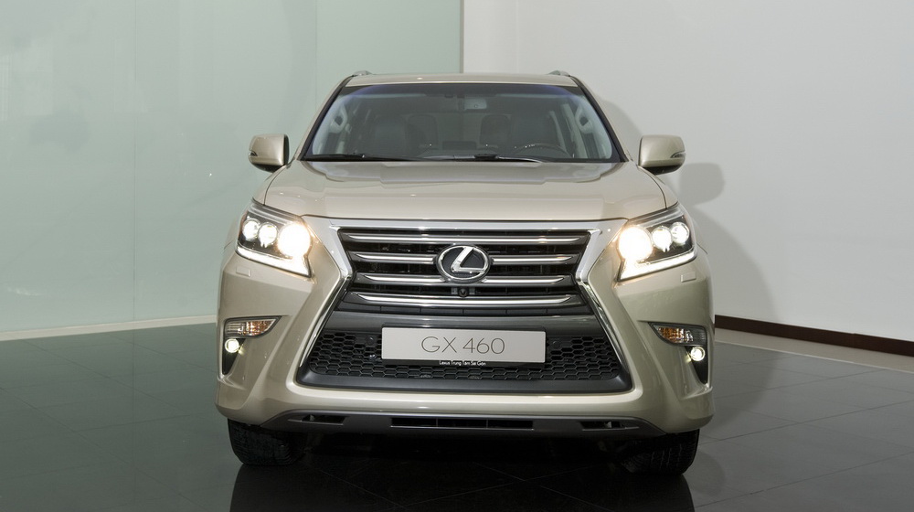 1.-Lexus-GX460-showroom-(18).jpg