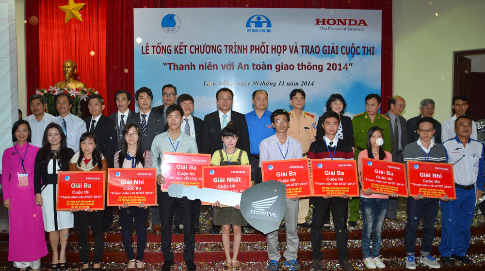 Trao giải cuộc thi “Thanh niên với An toàn giao thông 2014