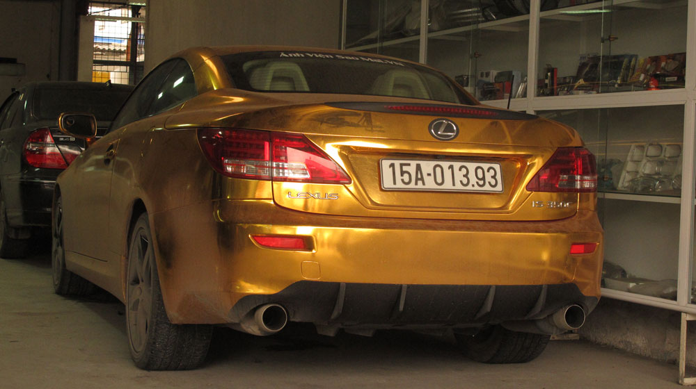 Đã mắt với Lexus IS 350C dán decal vàng nổi bật tại Hải Phòng