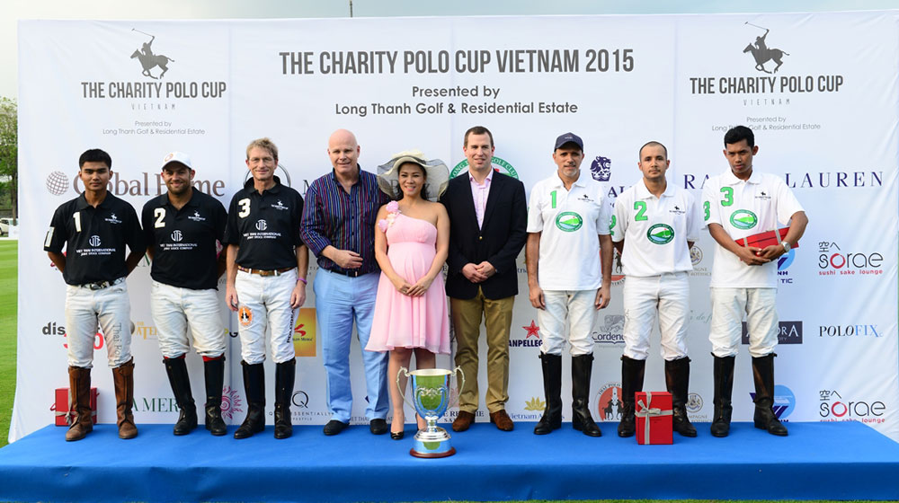 Thu-Minh%2C-hoang-tu-Peter-Philips---chau-trai-truong-cua-nu-hoang-Anh-Elizabeth-II-va-cac-thanh-vien-doi-polo-hoang-gia-Thai-Lan-va-Brunei..jpg