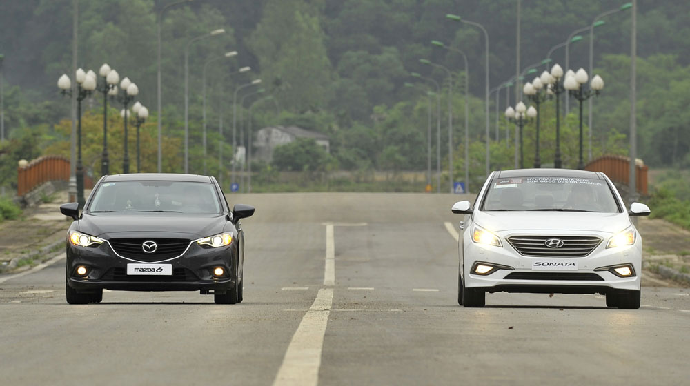 Đánh giá Hyundai Sonata và Mazda6: Cuộc đối đầu cân sức
