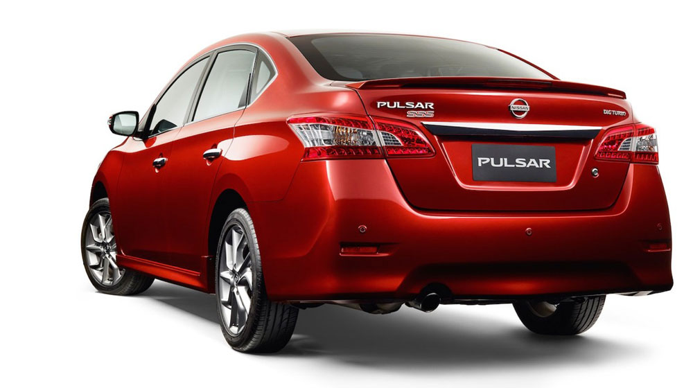 2015-Nissan-Pulsar-SSS-sedan-rear-press-image.jpg