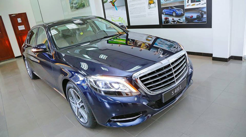 Cận cảnh Mercedes S400L màu độc tại Sài Gòn