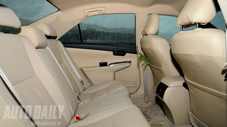 Ảnh chi tiết so sánh trực quan Toyota Camry 2015 và phiên bản cũ anh chi tiet camry 2015 (11).jpg