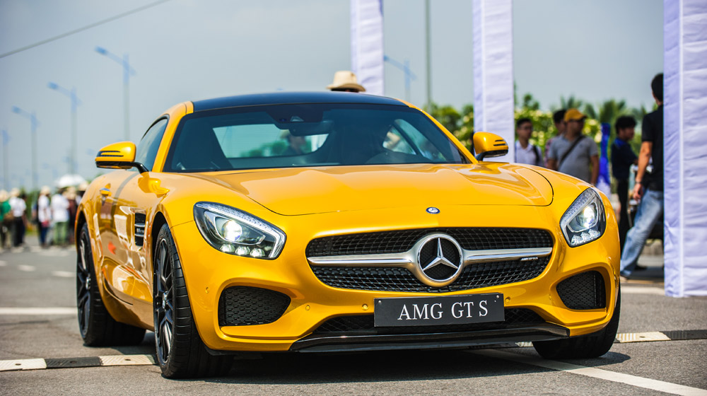 Mãn nhãn với vẻ đẹp của Mercedes AMG GT S tại Hà Nội