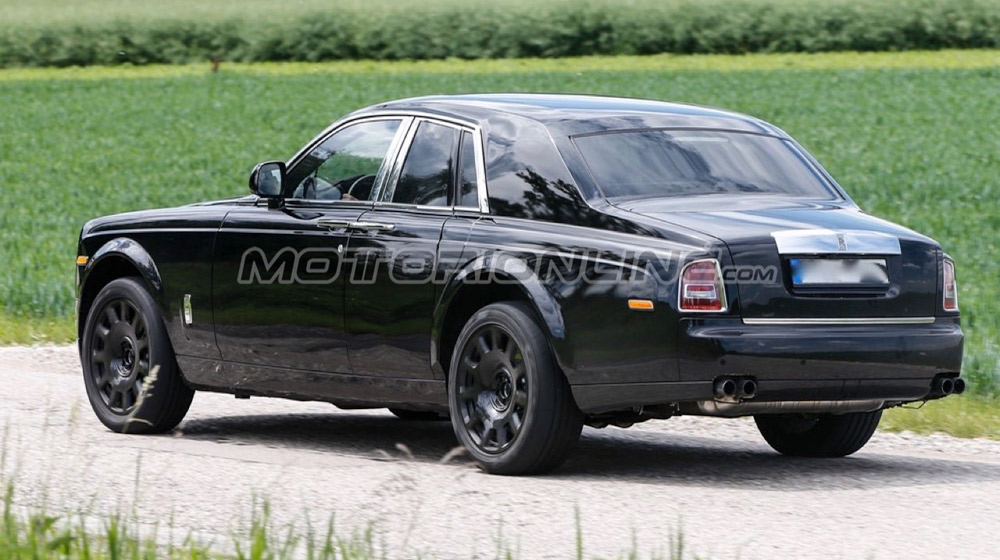 Rolls-Royce-Cullinan-muletto-foto-spia_07-(1).jpg