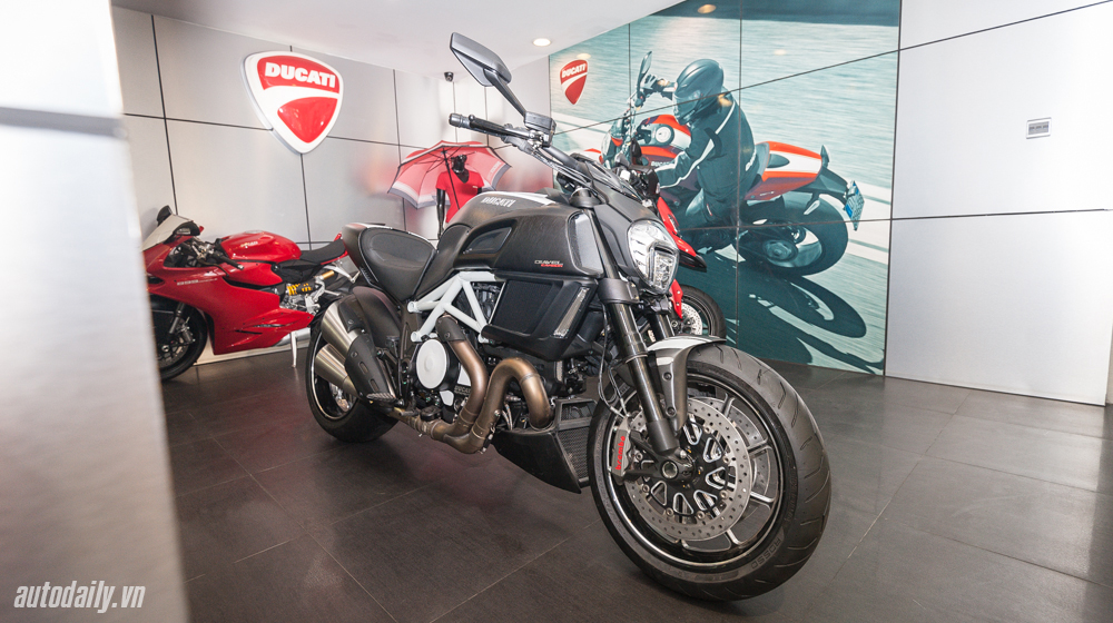 Ducati_Diavel_Carbon%20(10).jpg