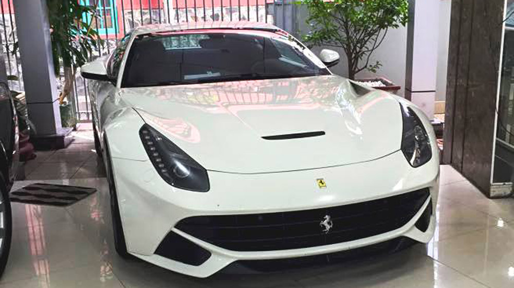 Xế khủng Ferrari F12 Berlinetta thứ 2 lặng lẽ về Việt Nam