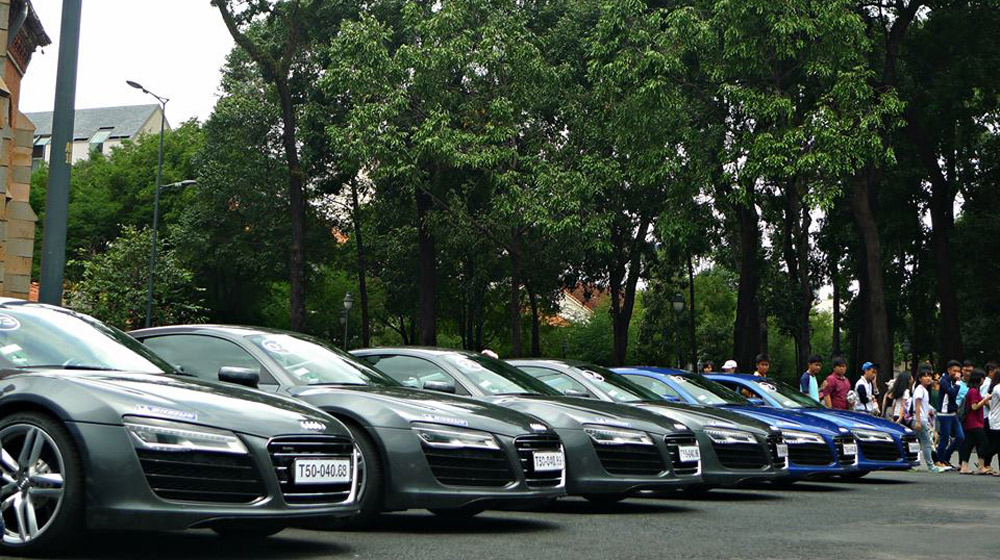 8 siêu xe Audi R8 V10 "náo loạn" đường phố Sài Gòn