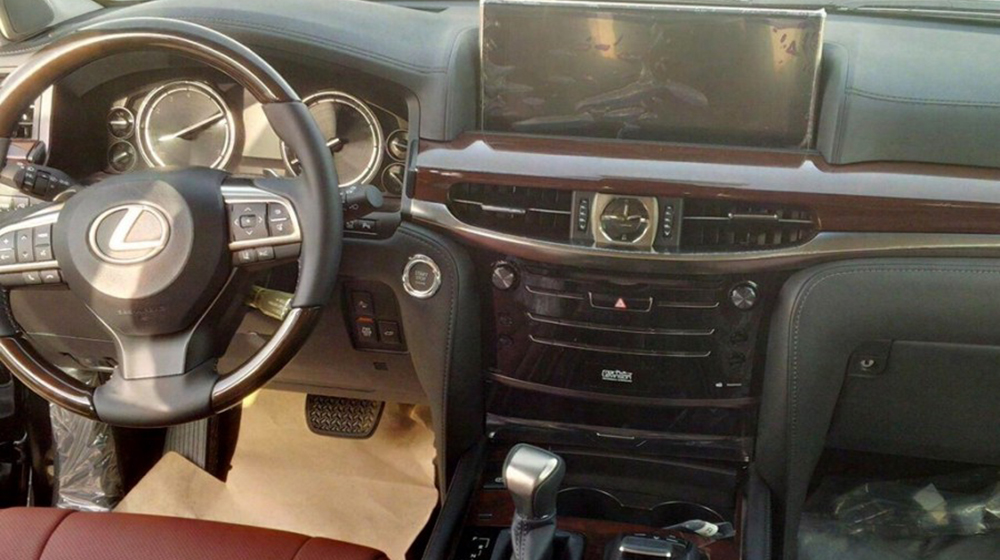 Lexus_LX570_2016%20(4).jpg