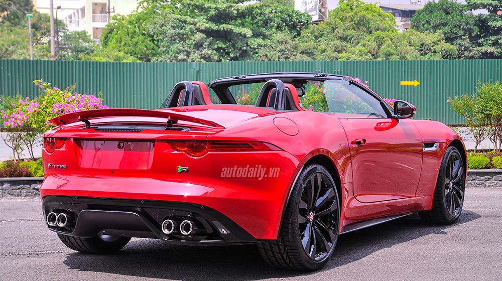 Jaguar%20F-type%20R%20(6).jpg