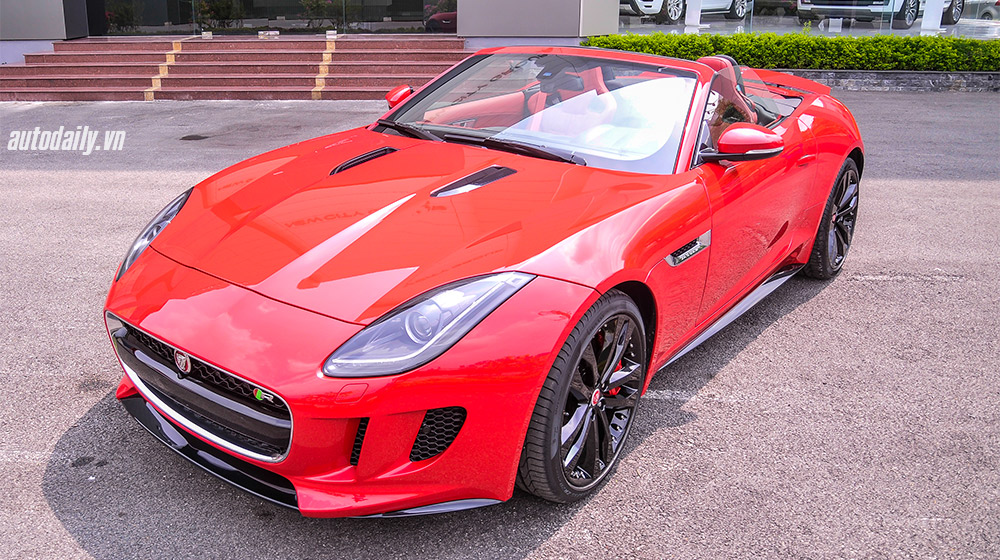 Jaguar%20F-type%20R%20(8).jpg