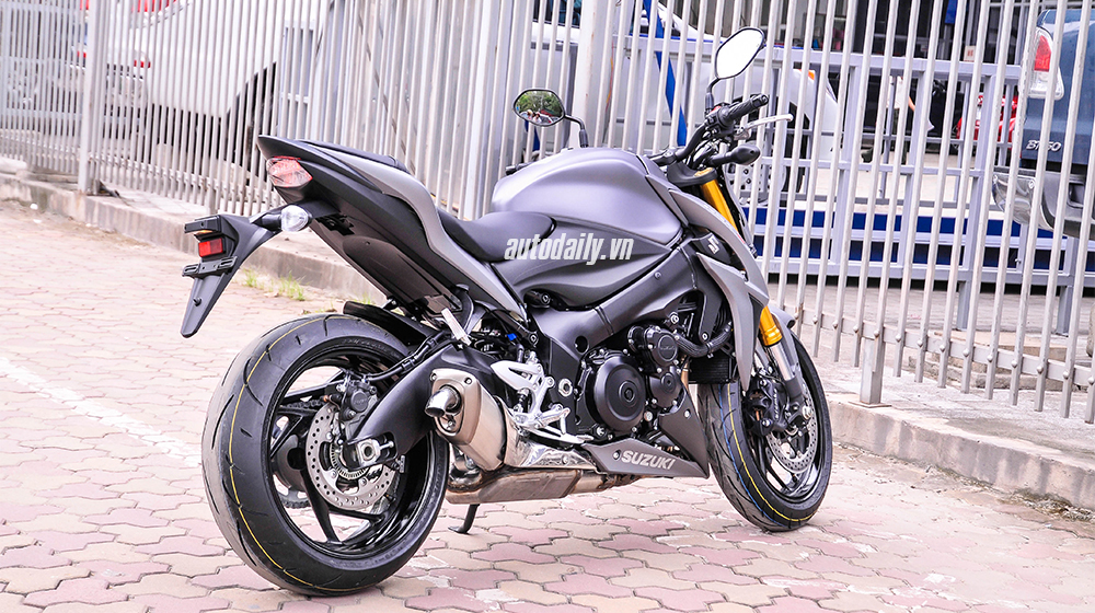 Suzuki%20GSX%20S1000%202015%207%20copy.jpg