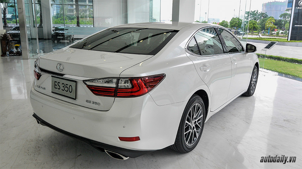 Lexus%20ES%202016%20(10).jpg