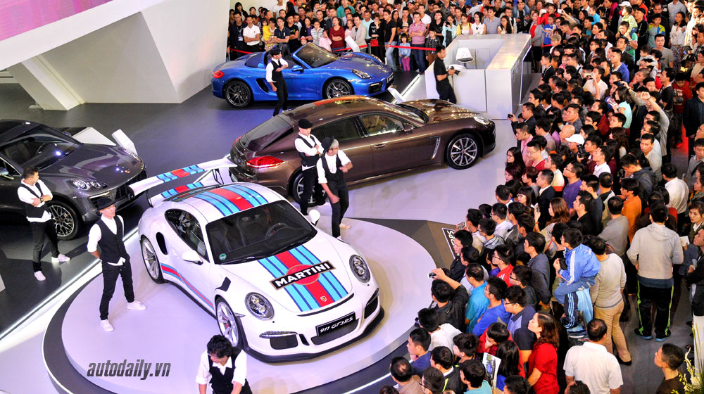 “Hóng” độ “hút khách” của gian hàng Porsche tại VIMS 2015