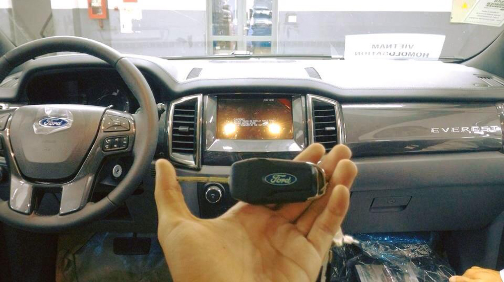 Nội thất xe Ford Everest Titanium 4x4