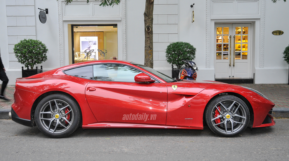 Ferrari%20F12%20%20Berlinetta%20(16).JPG