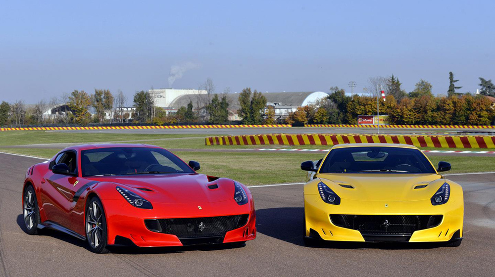 Video: 3 tay đua F1 trình diễn trên siêu xe Ferrari F12tdf