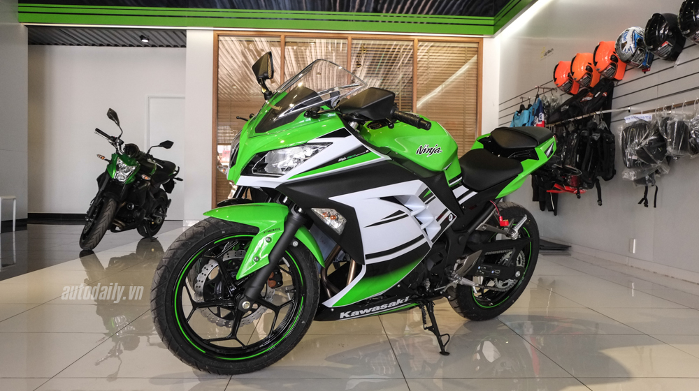 Cạnh tranh Yamaha R3, Kawasaki Ninja 300 ABS giảm giá sâu