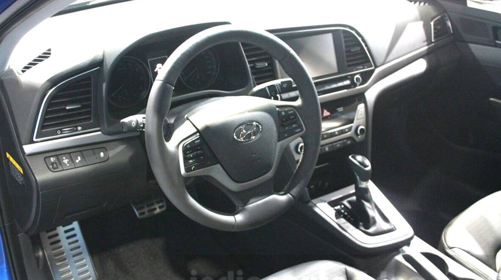 Hyundai Elantra 2016 (7).jpg