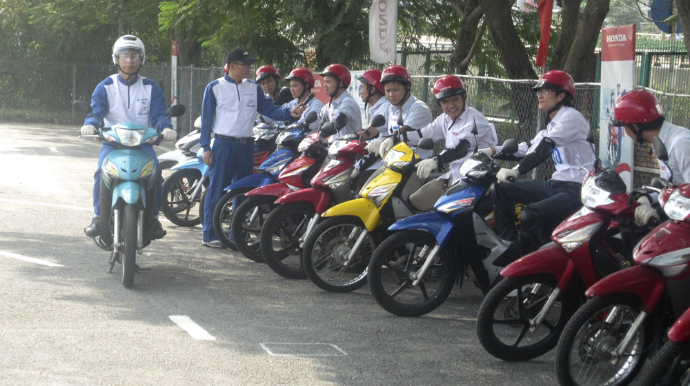Honda Việt Nam đẩy mạnh đào tạo lái xe an toàn trong năm 2015