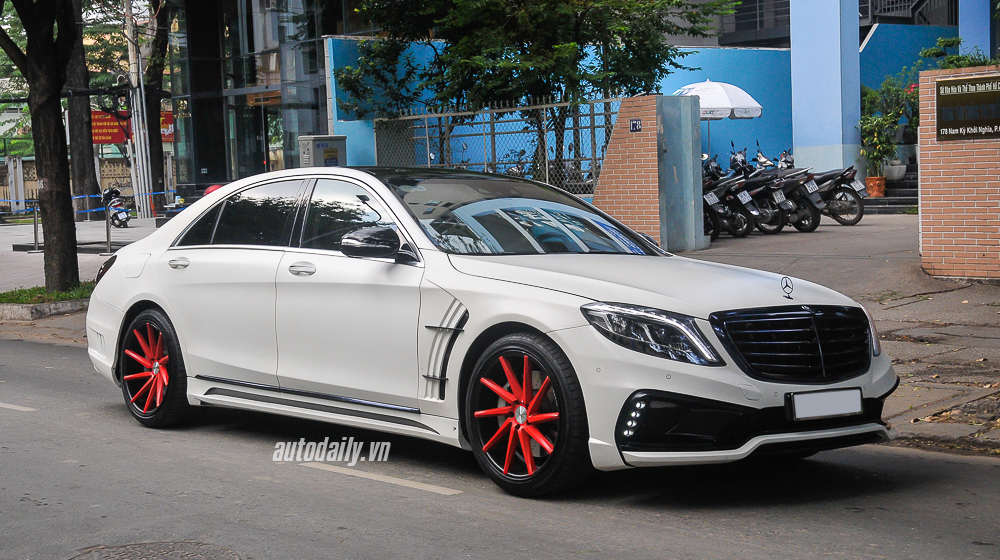 Bắt gặp Mercedes S-Class "độ lạ" trên đường phố Sài Gòn