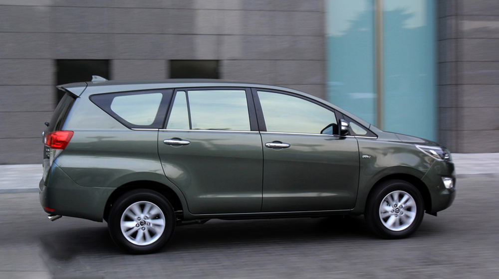 Toyota%20innova%202016%20(8).JPG