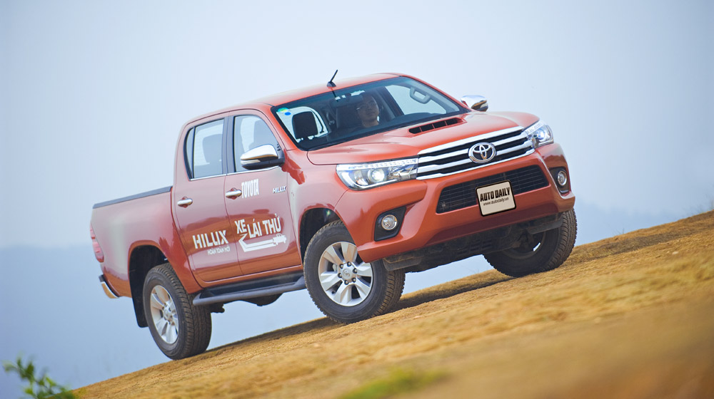 Toyota Hilux bán tải đời 2015  moigioixehoi