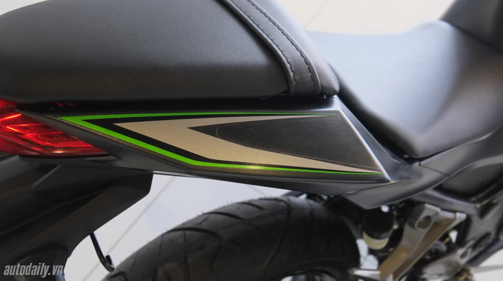 Chi tiết Kawasaki Ninja 300 ABS 2016 đầu tiên về Việt Nam Kawasaki_Ninja_300_ABS_2016 (21).jpg
