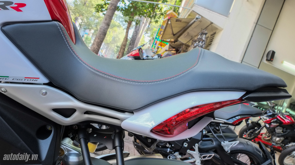 Xem chi tiết MV Agusta Dragster 800RR 2015 MV_Agusta_Dragster_800RR_2015 (21).jpg