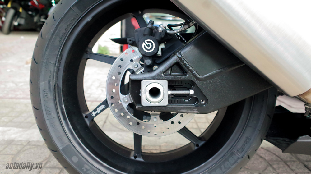 Chi tiết siêu phẩm BMW S1000RR 2016 tại Việt Nam BMW S1000RR 2016 (15).jpg