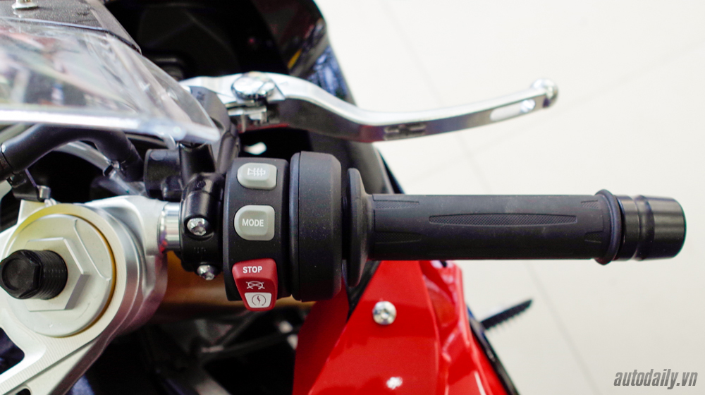 Chi tiết siêu phẩm BMW S1000RR 2016 tại Việt Nam BMW S1000RR 2016 (23).jpg
