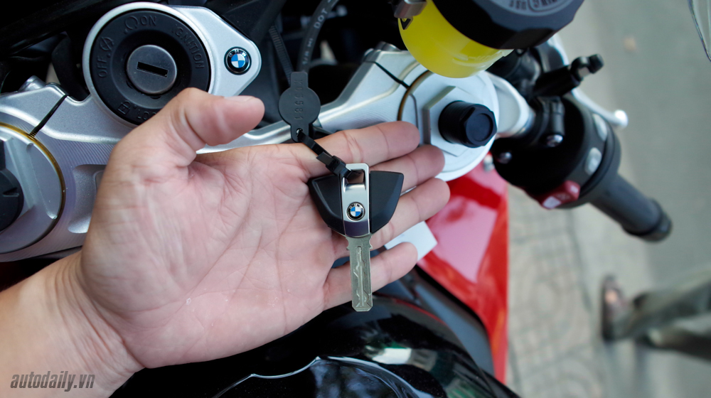 Chi tiết siêu phẩm BMW S1000RR 2016 tại Việt Nam BMW S1000RR 2016 (25).jpg