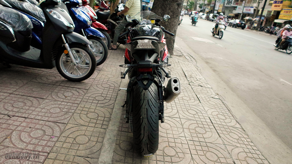 Chi tiết siêu phẩm BMW S1000RR 2016 tại Việt Nam BMW S1000RR 2016 (4).jpg