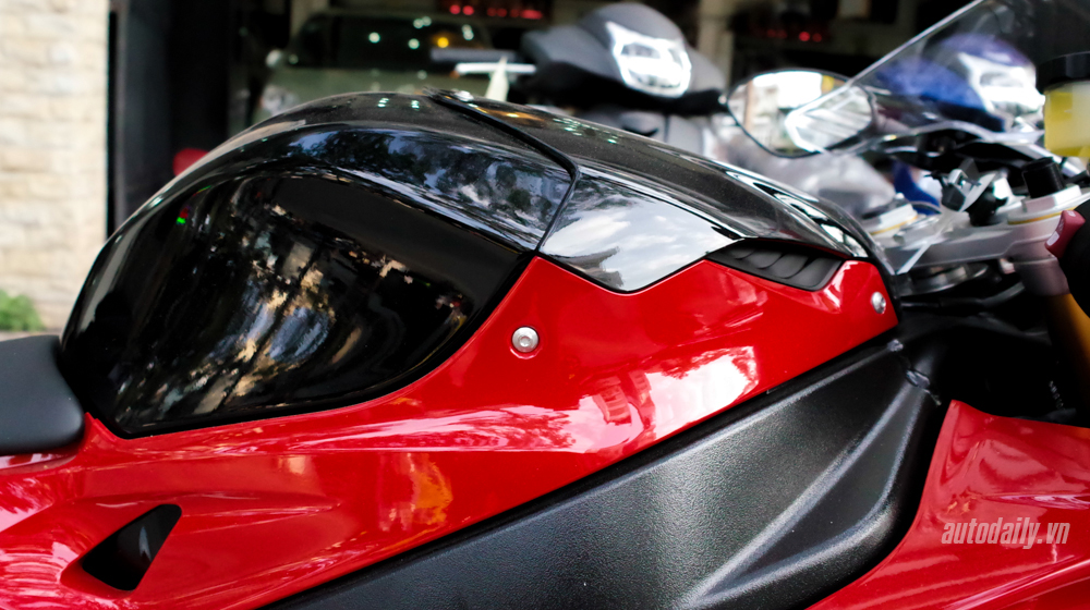 Chi tiết siêu phẩm BMW S1000RR 2016 tại Việt Nam BMW S1000RR 2016 (9).jpg