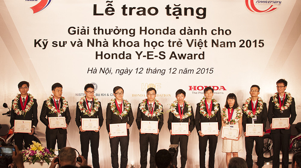 1.%202015%20%C4%91%C3%A1nh%20d%E1%BA%A5u%2010%20n%C4%83m%20Gi%E1%BA%A3i%20th%C6%B0%E1%BB%9Fng%20Honda%20Y-E-S%20t%E1%BA%A1i%20Vi%E1%BB%87t%20Nam.jpg