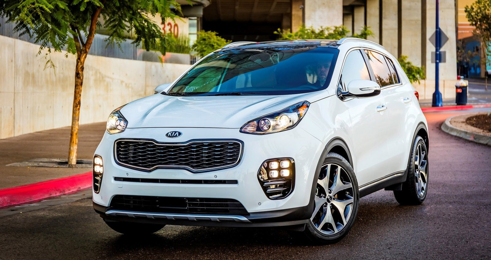 Kia-Sportage_US-Version_2017_1600x1200_wallpaper_02.jpg