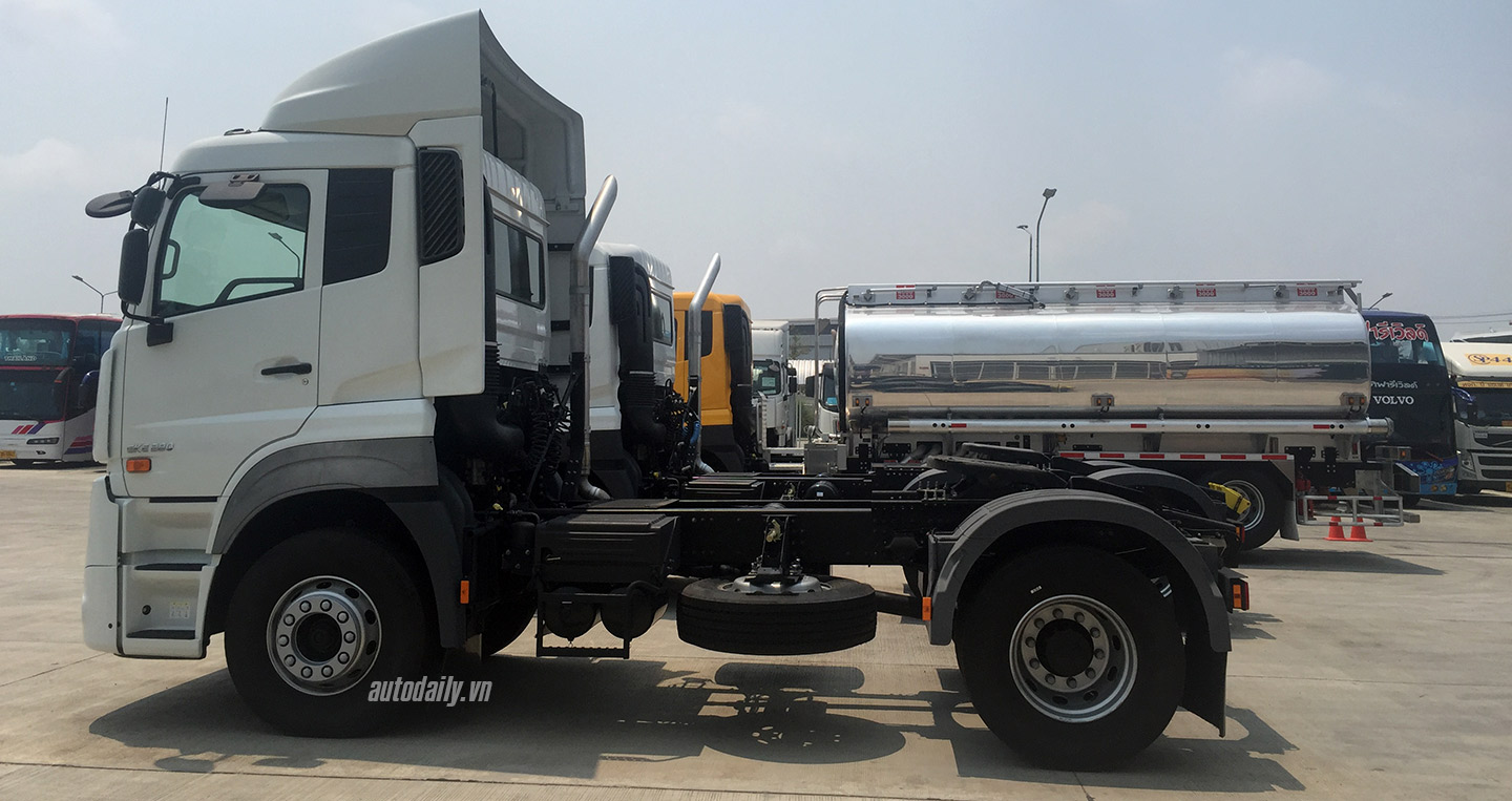 UD-Trucks-Quester%20(3).jpg