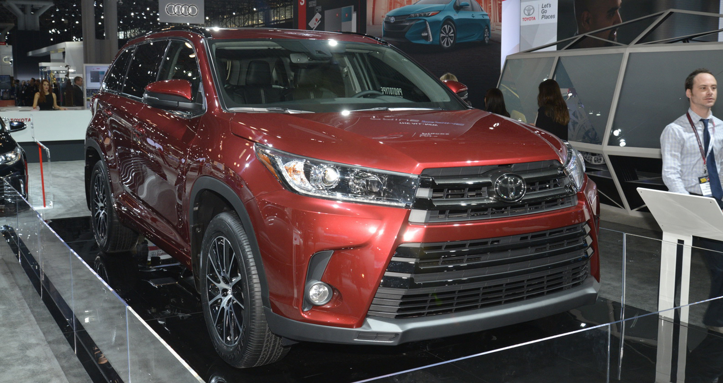 Toyota Highlander 2017 chính thức bước ra ánh sáng