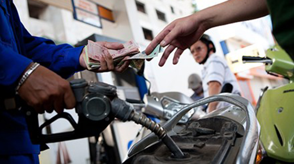 Giá xăng tiếp tục tăng hơn 500 đồng